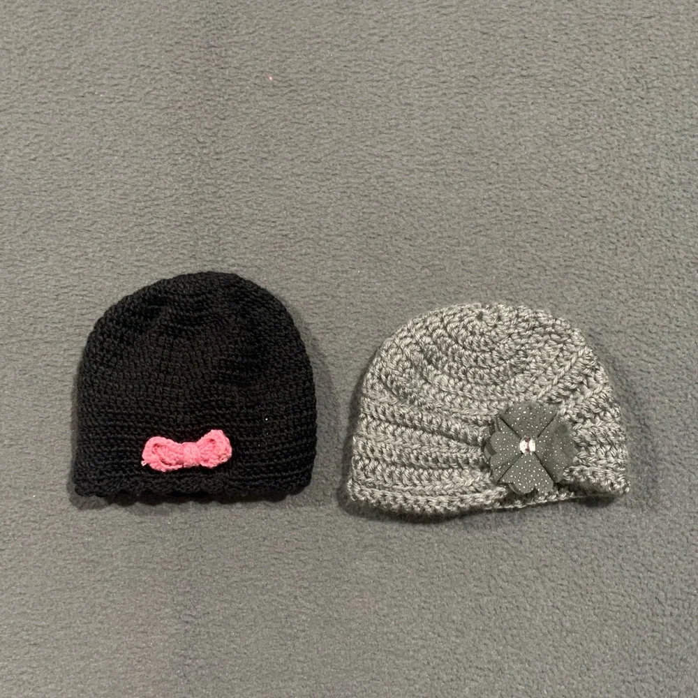 Laura Ashley Baby Girls Crochet Beanie Hat Set 2pk Black Bow Grey Flower‎ 0-6M
